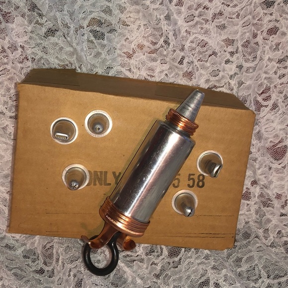 Vintage Mirro cookie , cake decorating set with multiple tips, lightly used - Picture 2 of 9